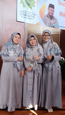 Logo Bidgar ZIS dan Bidgar Ekonomi PC Persistri Sukasari mengikuti Pelatihan dari PD Persistri Kota Bandung